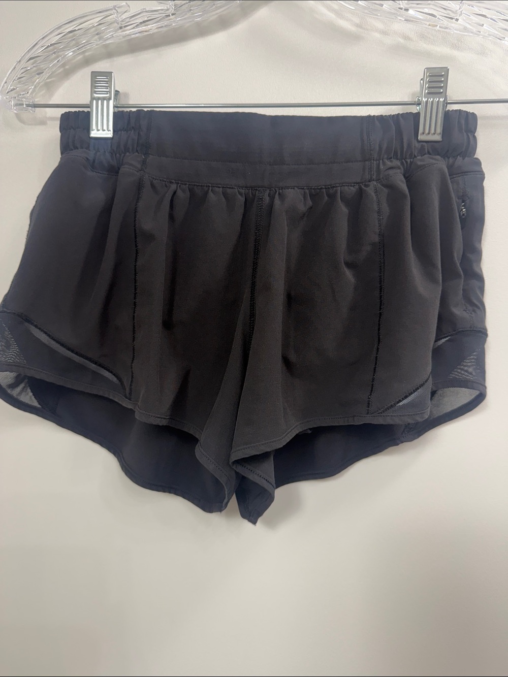 Lululemon Women’s Hotty Hot black shorts size 4